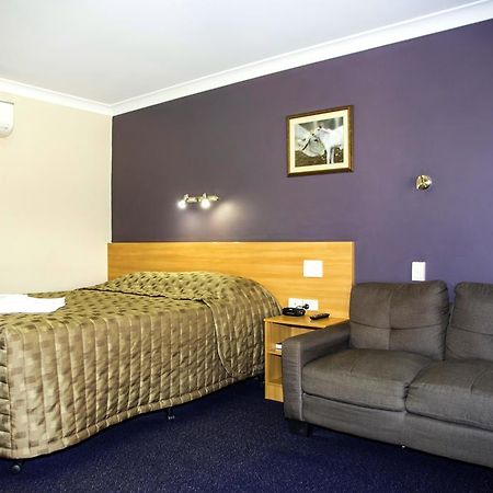 Sunpalms Motel 록햄프턴 외부 사진